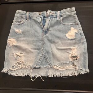 Hollister high-rise, distressed denim skirt- Size:00/W23
